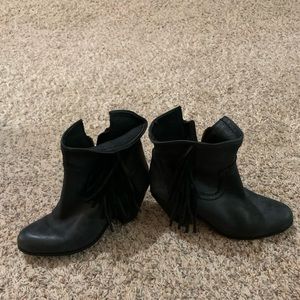 Grey/Black Sam Edelman boot with fringe - size 7.5